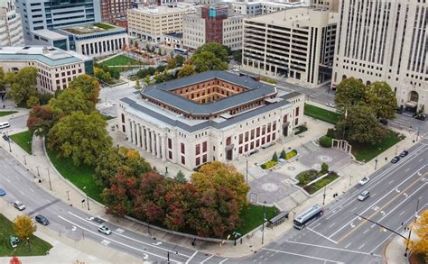 Columbus City Hall .